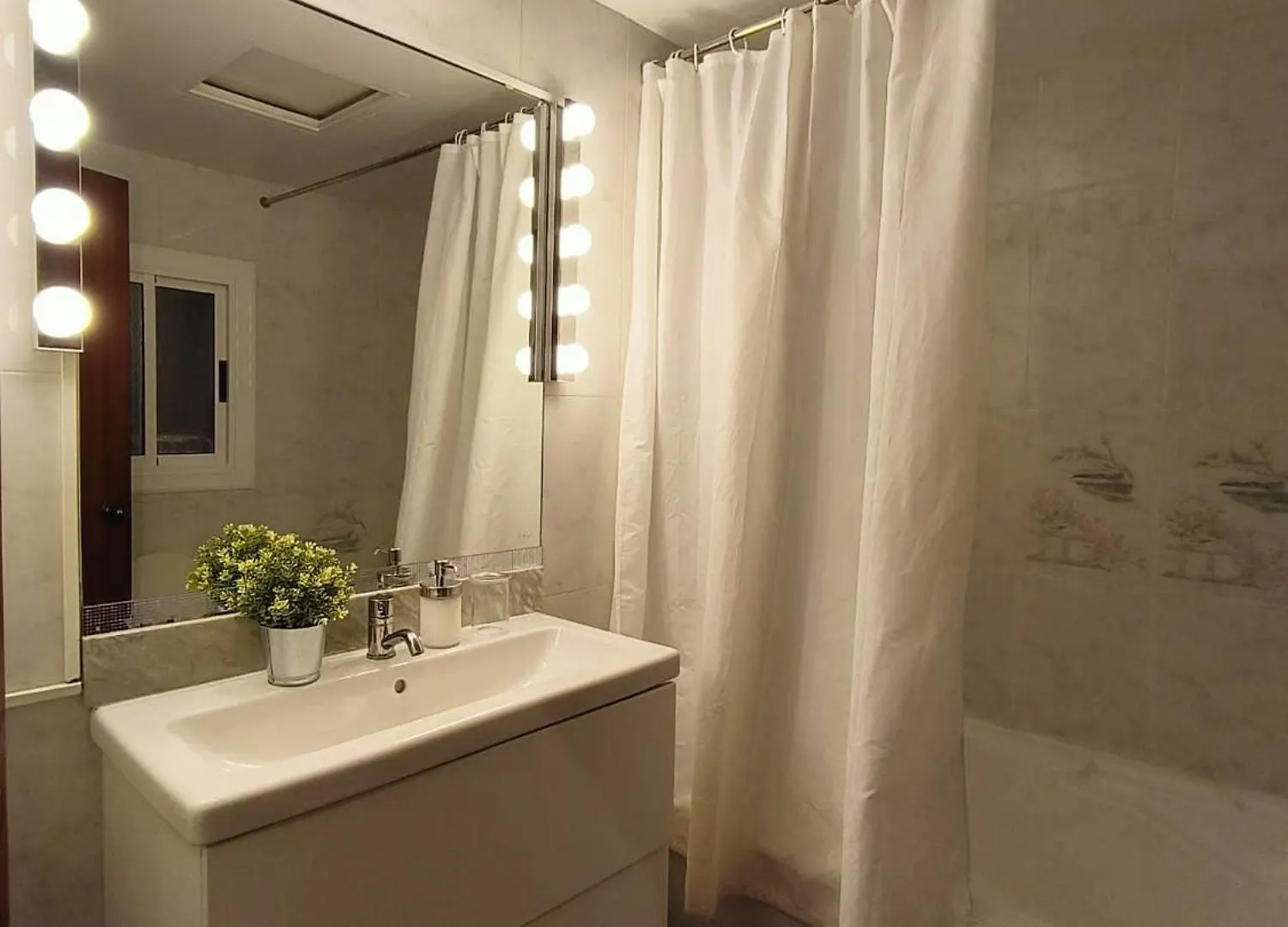 Apartment Sunny Studio Appartment In Sants Barcelona Spain